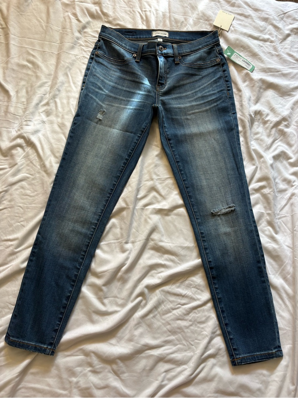 LILA RYAN Women's Skinny Jeans in Dark Blue Wash with Distress
